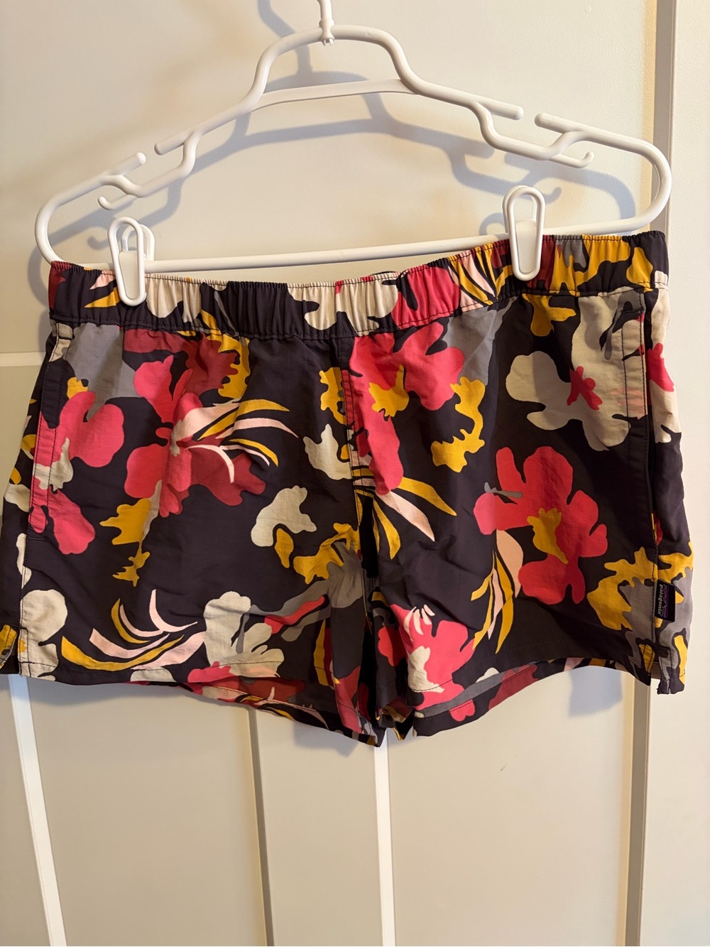 Patagonia Woman’s Large elastic waist Cloudbreak ink black floral